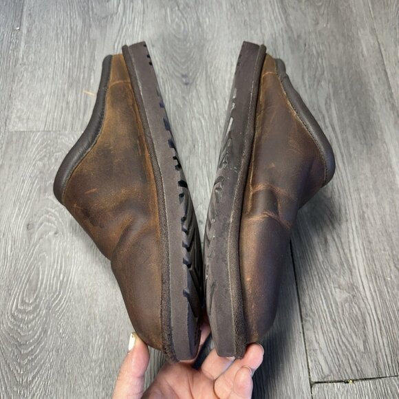 UGG Classic Clog Men Sz 11 Brown Sheepskin Lined Leather Slipper Shoes  1011413 main image 7
